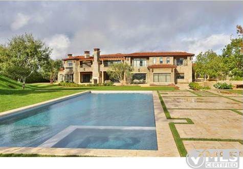 Kourtney-Kardashians-pool-c0b221