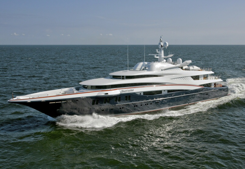 mega-yate-anastasia1